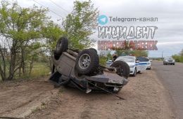 В Краснокаменске школьник перевернул чужую машину 