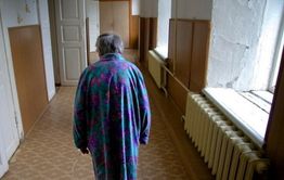 В Забайкалье пожилая женщина напала на внучку с молотком и пыталась ее убить