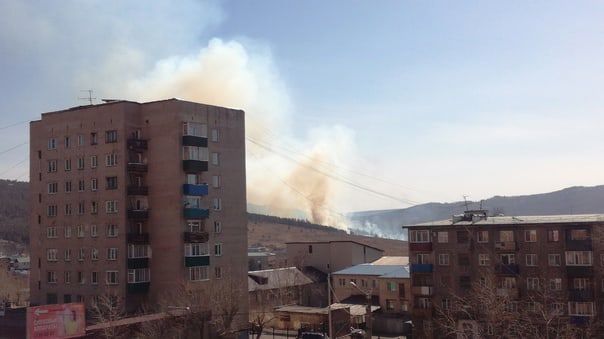 Лес горит а площади в 1 га на Батарейной сопке в Чите