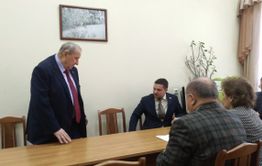 Гардеробщица в думе: Жалко, что Михалёв уходит