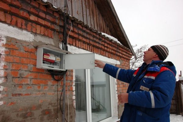 Школу в селе Нуринск оставили без света, а детей без еды и елок