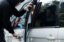 Пьяный читинец угнал машину у сотрудников охранного предприятия, однако далеко он не уехал