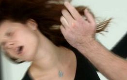 В Забайкалье хулиганы избили женщину и выстригли ей волосы 