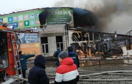 В Чите владелец сгоревшего торгового центра вставит окна жителям пострадавшего от пожара дома