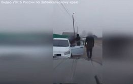 Экс-полицейский воровал и продавал оружие в Забайкалье 
