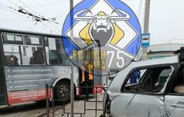 ​Троллейбус и легковой автомобиль попали в ДТП напротив депо 