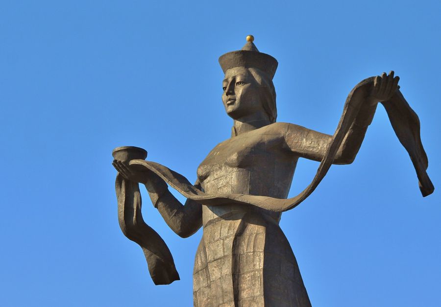 В Бурятии из-за коронавируса закрыли ТЦ, общепит и кинотеатры 