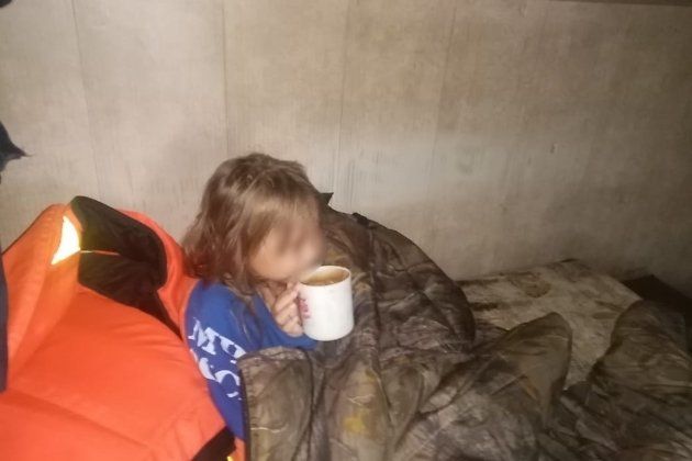Следователи проверят семью девочки, которая плавала одна на Кеноне в Чите 