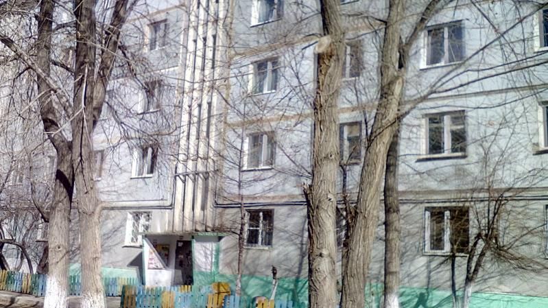 Умершую три недели назад женщину нашли в квартире на КСК