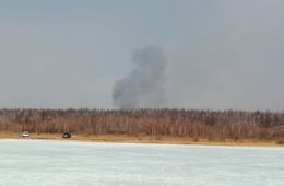 ​Больше 80 человек тушат пожар у Беклемишево — ликвидировать его не могут с 12 апреля
