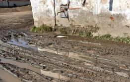 «Вечорка ЦУР»: Жители Петровска-Забайкальского не могут подъехать к водоколонке из-за ужасной дороги