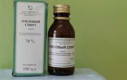 Минздрав порекомендовал врачам полоскать рот и горло 70-процентным спиртом