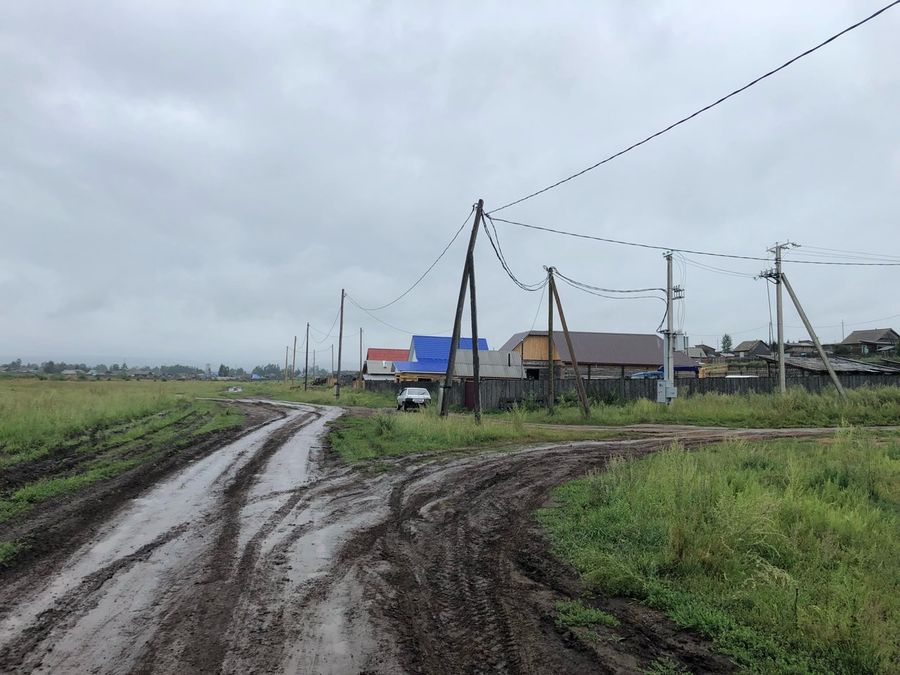 Власти больше трех лет не могут сделать дорогу на одной из улиц в Красном Чикое