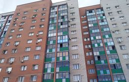 Девушка могла сбросится из окна из-за ссоры с мужем — очевидцы