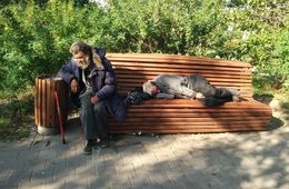 ​Экс-чиновник администрации губернатора попросил очистить площадь Декабристов от бомжей