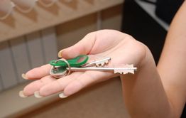​Девушка сдала арендованную квартиру двум мужчинам в Чите и обманула их на 30 тысяч