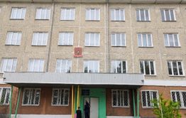 ​​Учителя Борзинской школы пожаловались Осипову на ветхую мебель, старое оборудование и маленькие зарплаты