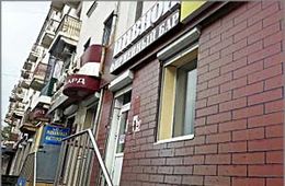 Закрытый по решению суда «Пивной квадрат» на Ленинградской, 58 в Чите продолжает спаивать читинцев