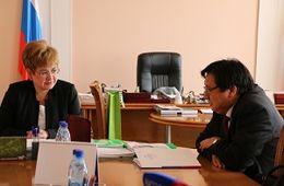 Сенатор Азаров не смог присутствовать на выездном заседании Совета Федерации в Чите