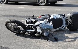 Мотоциклист выехал на встречку и столкнулся насмерть с грузовиком