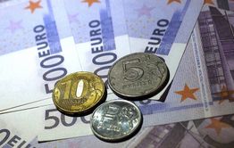 Курс евро превысил 93 рубля впервые с 2016 года