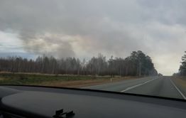 Свалка горит у поселка Атамановка