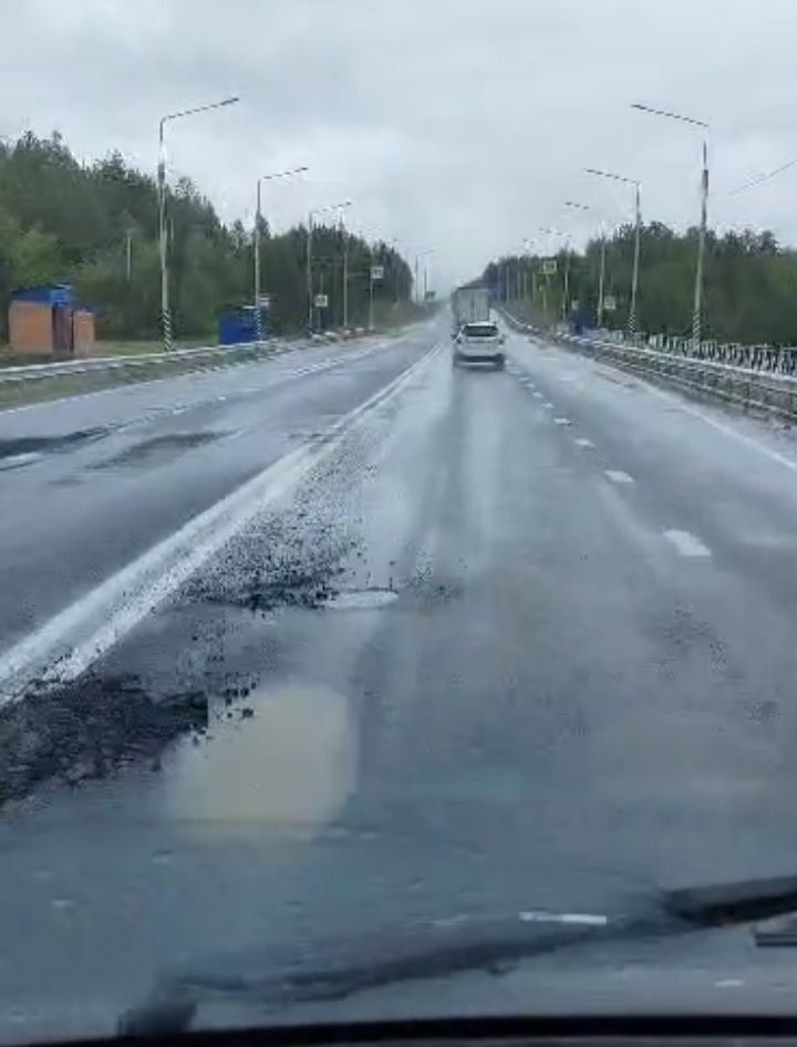 Федеральная трасса «Амур», которую недавно ремонтировали, снова в ямах