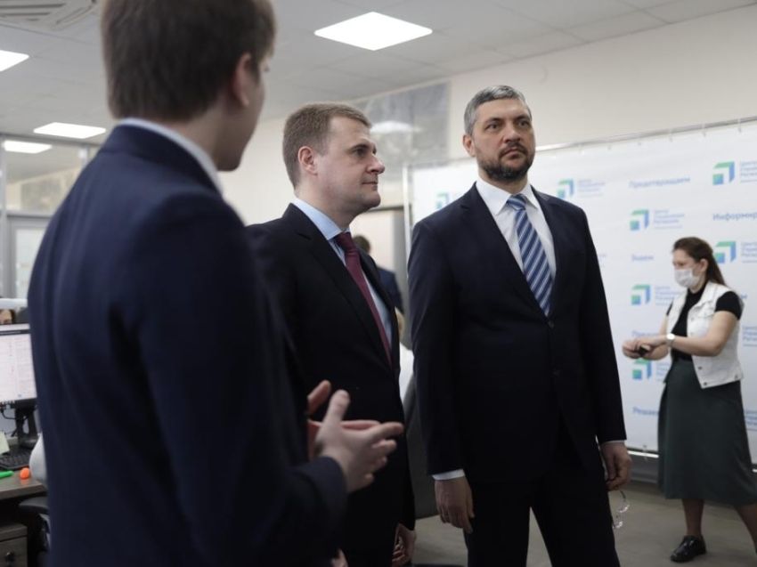 Министр по развитию ДФО и Арктики проехался по проблемным участкам дорог в Чите