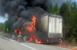 Три автомобиля сгорели на трассах Забайкалья, один человек погиб