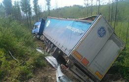 Третий день не может дождаться помощи попавший в ДТП на трассе «Амур» дальнобойщик
