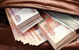 80-летний мужчина забыл в читинском троллейбусе миллион
