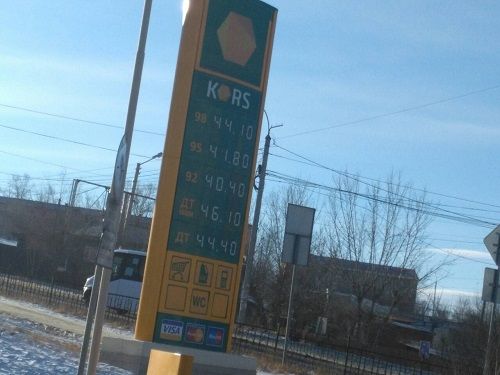 Кому за 40: Вслед за «Нефтемаркетом» цены на топливо взвинтил «Корс»