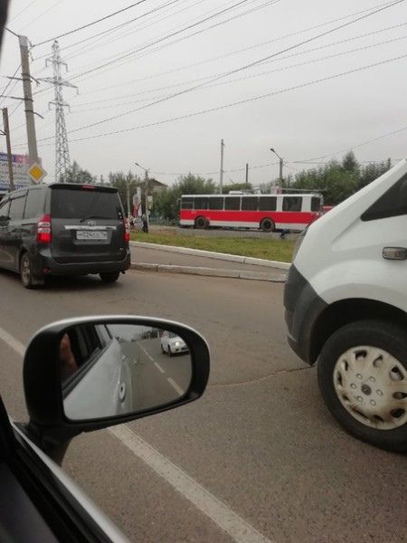 Красно-белый троллейбус поставили на место золотого в Чите