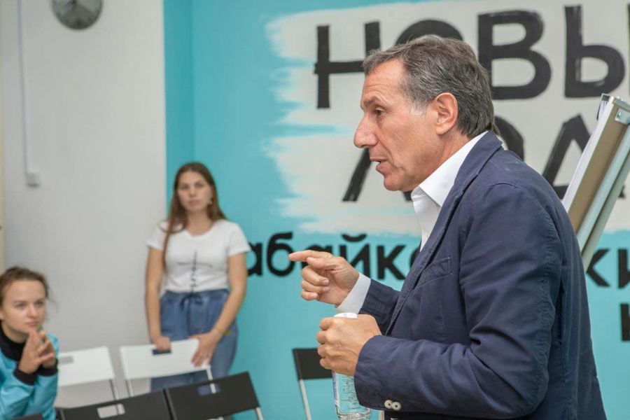 В партии «Новые люди» предложили ввести единую ставку в 75 тысяч рублей для российских учителей  