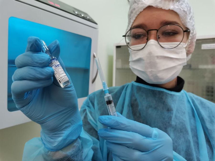 Забайкальский врач предложил ограничить продажу билетов на самолеты и поезда непривитым от ковида