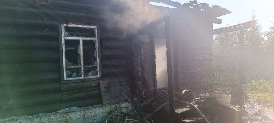 Мать и сын погибли на пожаре в Хилке