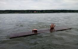 Следователи проводят проверку по факту гибели рыбаков на озере Иван