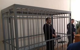 Сожитель женщины, отравленной уксусом, не признал своей вины в суде