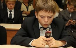 ​Минобр Забайкалья разослал в школы методички о вреде мобильников