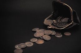 В Чите грабитель отобрал у пенсионера кошелек с пятью рублями