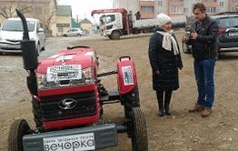 Трактор от «Вечорки» вручили Оюне Цырендашиевой из Агинское