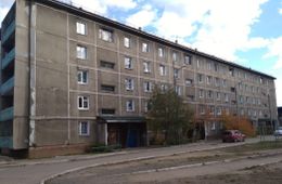 Пожарные вынесли на руках пенсионера из горящей квартиры в Чите 