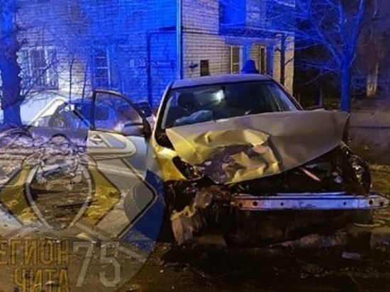 В Чите водитель и пассажир Toyota пострадали в ДТП с Mitsubishi 