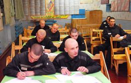 Более 80 заключенных сдают школьные экзамены в колониях Забайкалья