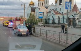 Полиция, пожарные и скорые оцепили остановку возле храма из-за бесхозной сумки в Чите