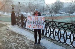 Пятерых коммунистов увезли в отдел полиции за пикеты в защиту льготников