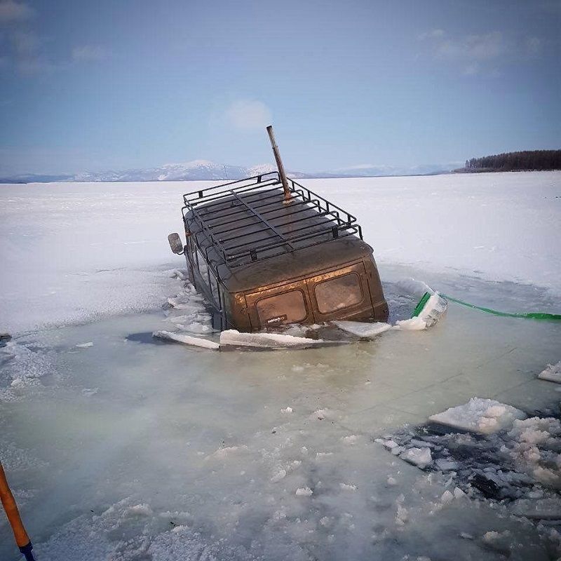 ​Читинец в начале новогодних каникул провалился под лед в Бурятии — он не пострадал