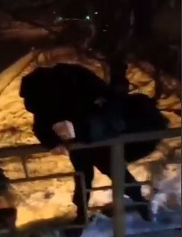 Видео с нетрезвым сотрудником правоохранительных органов из Забайкалья появилось в сети
