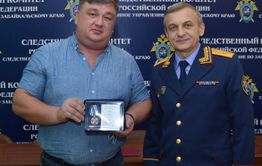 Водителя «скорой», спасшего женщину от изнасилования в Чите, наградили медалью
