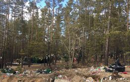На центральном кладбище Читы нет мусорных контейнеров